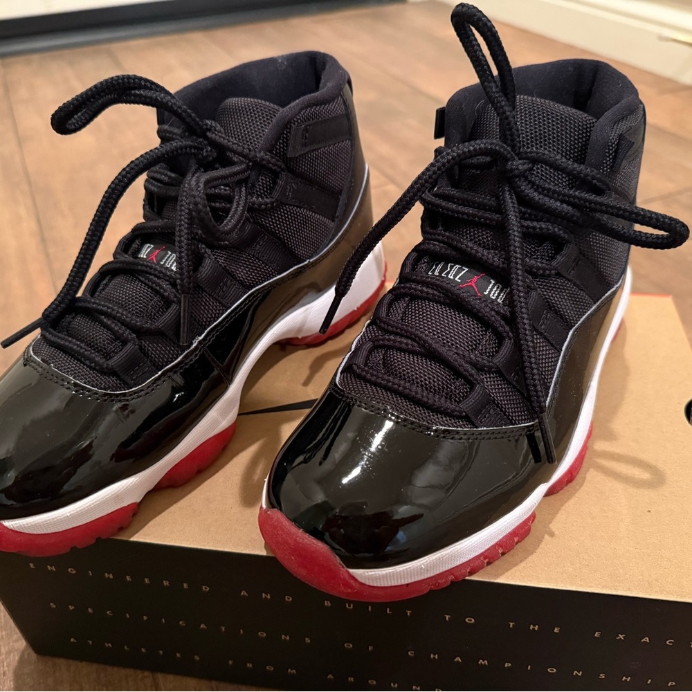 Nike Air Jordan 11 Retro Bred (M 5.5/W 7.5)